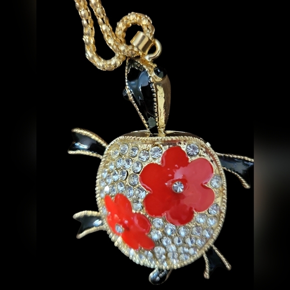 Gold Necklace with Red Floral Pendant Betsey Johnson Turtle Head And Feet Move - Picture 6 of 6